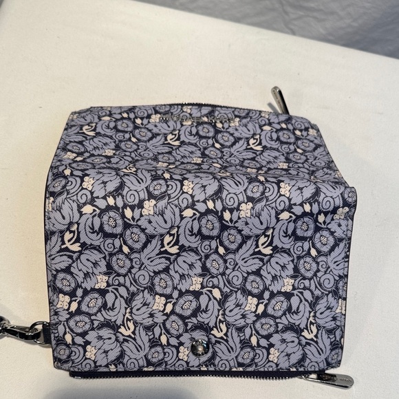 Michael Kors Blue and White Floral Wristlet - Picture 13 of 15